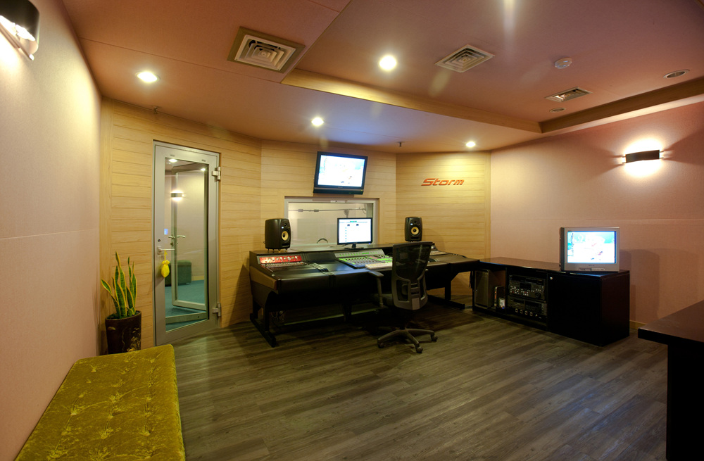 Dubbing Controll room_1(left side)
